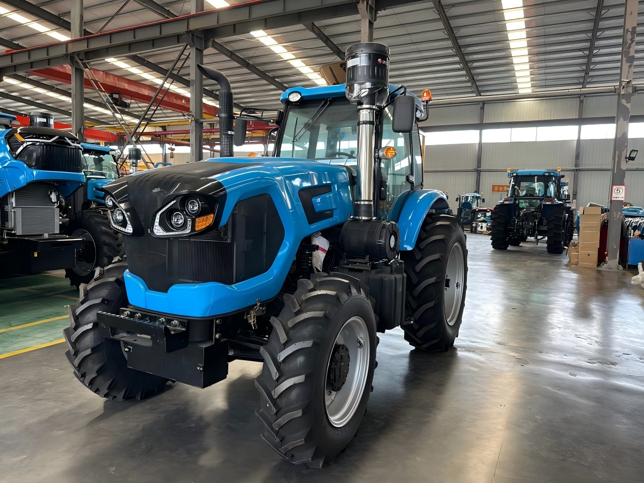 Кинески трактори со високи коњски сили стануваат главна сила за земјоделство од големи размери во Африка